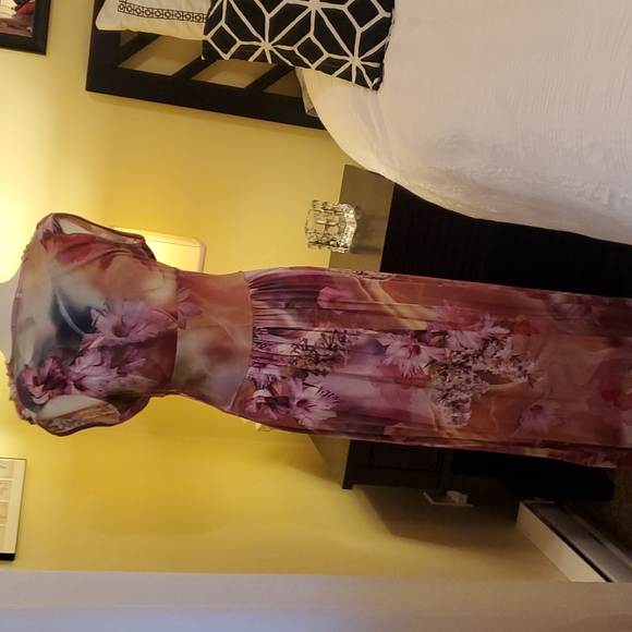 TOP DESIGN MAXI DRESS, size medium, pink/purple floral, soft and pretty. - Picture 13 of 14